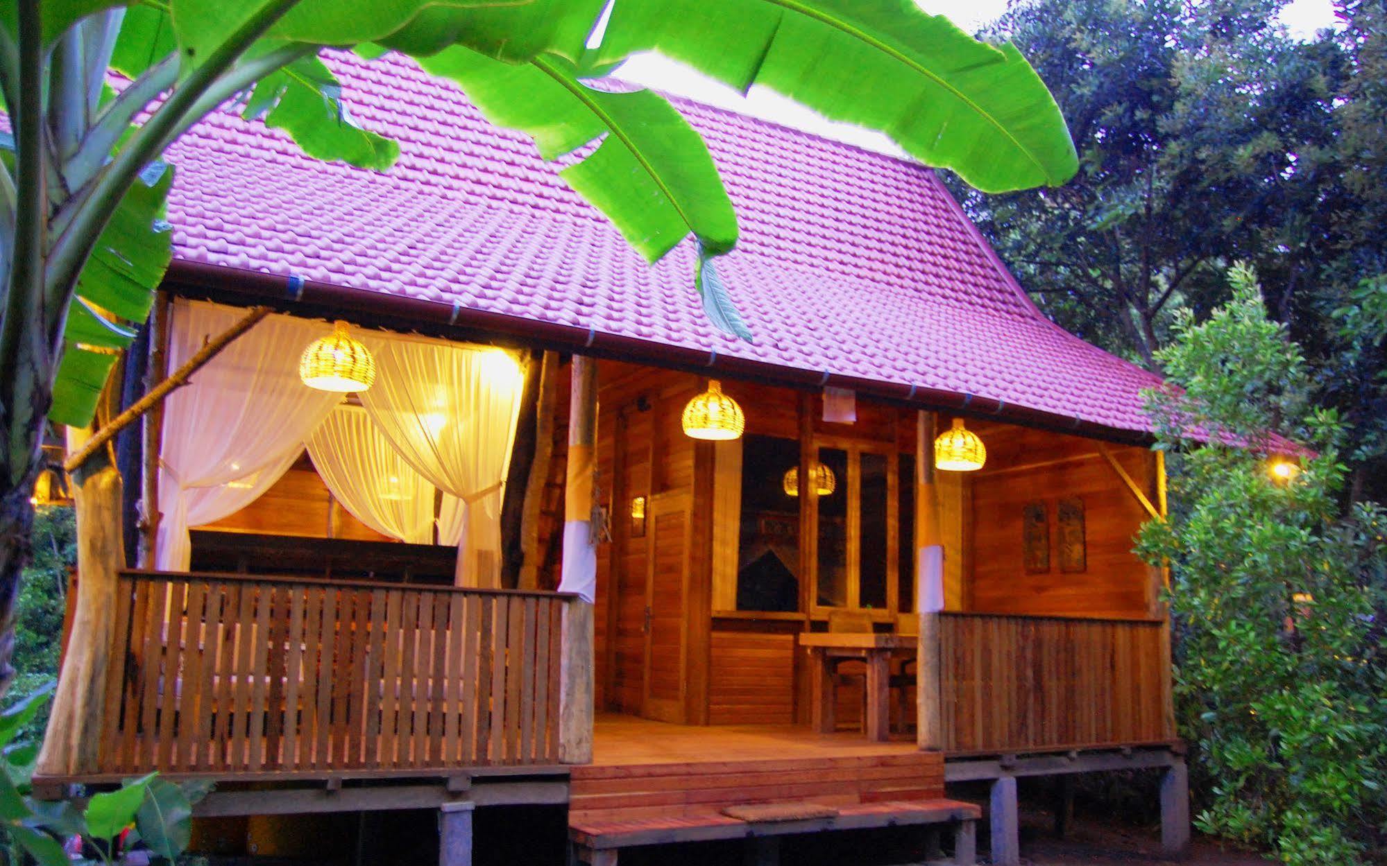 Indo Rumah Zengarden Buleleng Exterior foto